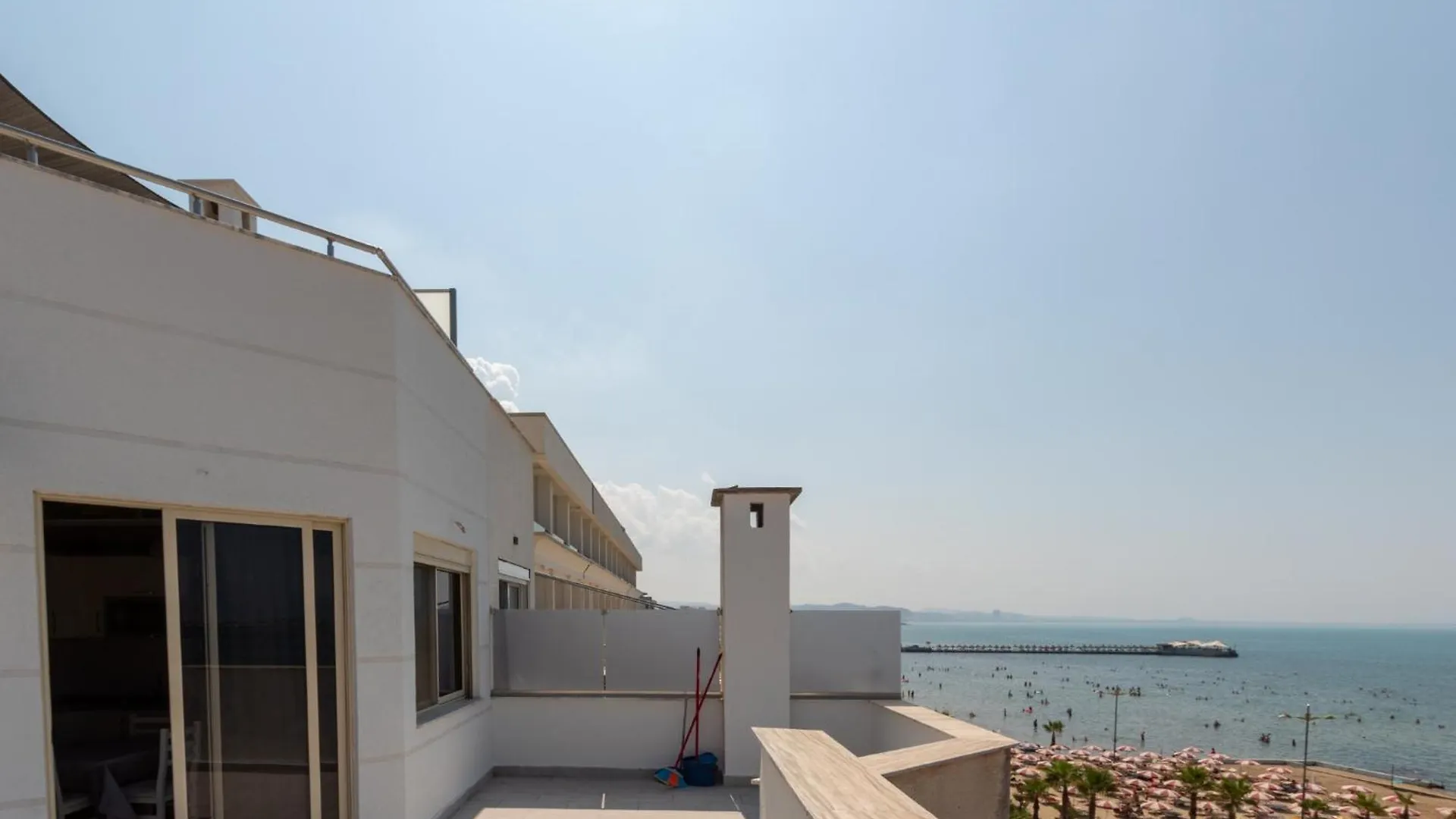 Two-Bedroom Sea View Suite Dıraç 0*,  Arnavutluk